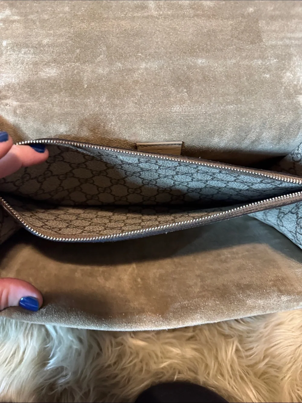 Gucci GG Supreme Shoulder Bag with Pink Glitter Lightning and Green-Red Appliqué - Picture 9 of 11